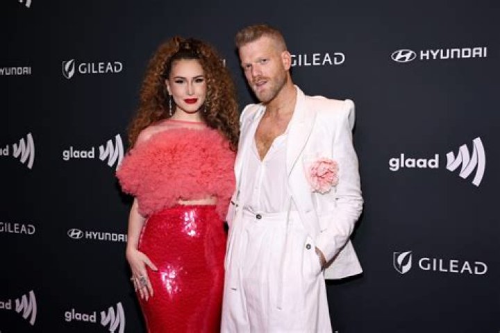 Loren Allred Husband David Foster Wikipedia She is american by