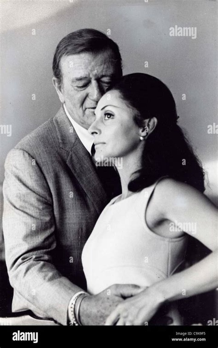 Marisa Wayne, daughter of John Wayne and Pilar Palettes John wayne