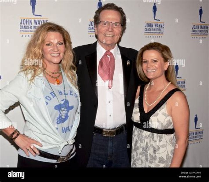 Marisa Wayne, Patrick Wayne et Melanie Wayne assiste &agrave; la John Wayne