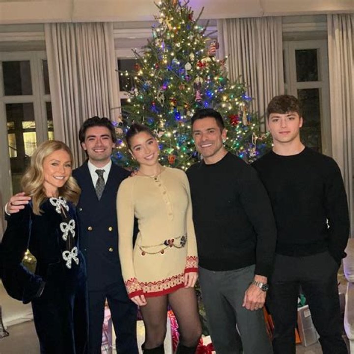 Mark Consuelos Siblings, Parents