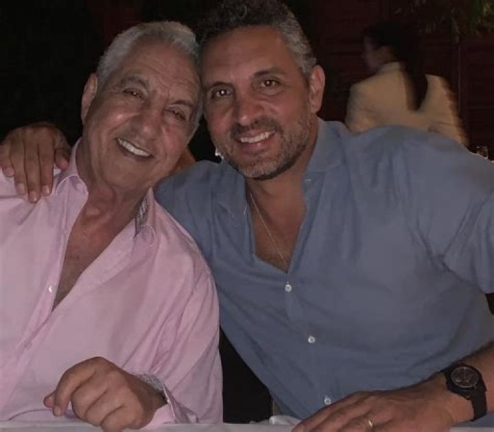 Mauricio Umansky with his father
