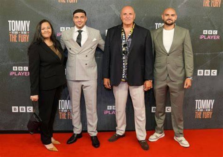 Meet Tommy Fury Family Girlfriend, Father, Mother, and Siblings