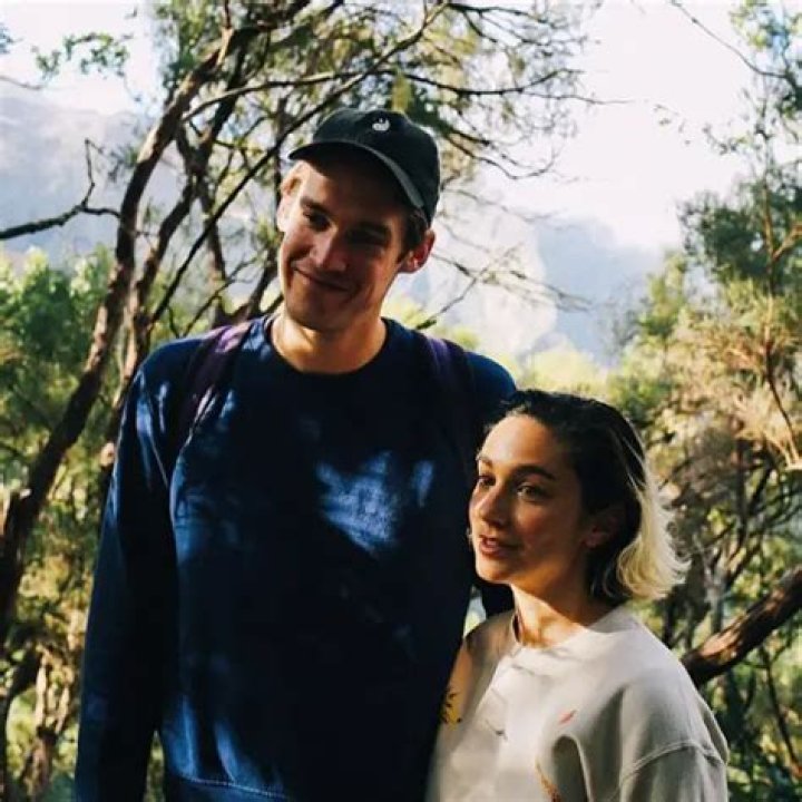 Molly Ephraim married