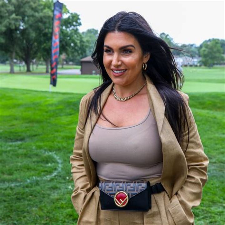 Molly Eskam Instagram, ig, BioWiki, Net Worth, Age, Height, Boyfriend