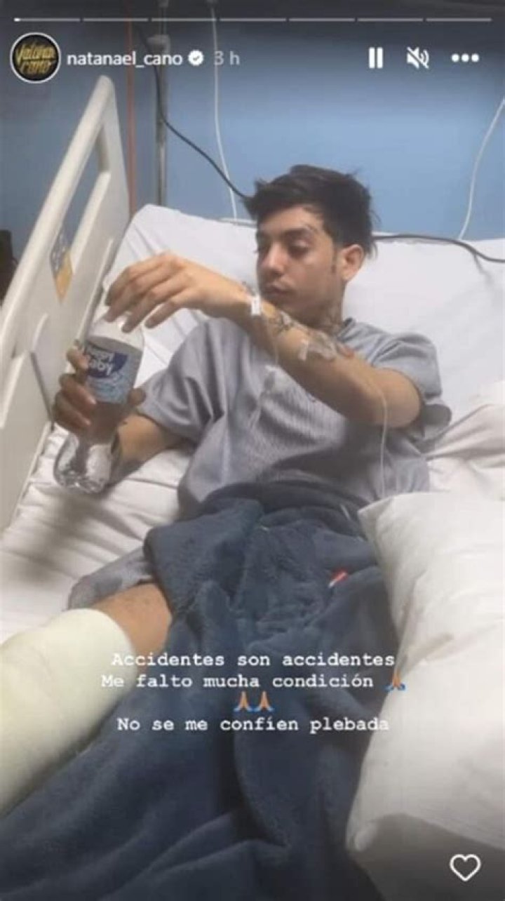 Natanael Cano sufre accidente en moto; as&iacute; se cay&oacute; (VIDEO)