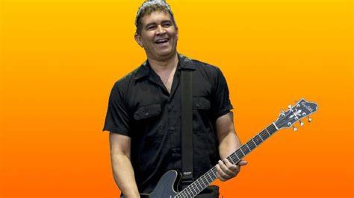 Pat Smear net worth How much is Pat Smear worth? ABTC