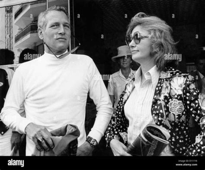 Paul Newman With Wife And Daughters Photograph by Bettmann Fine Art