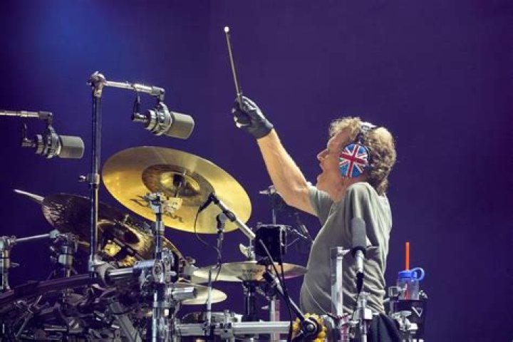 RICK ALLEN BATERISTA DE UM BRA&Ccedil;O S&Oacute; A Voz de S&iacute;lvio Jr!