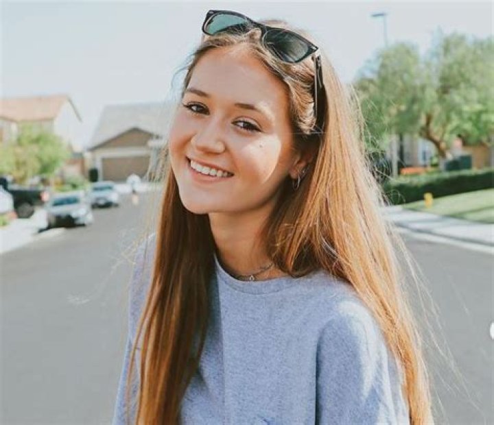 Riley Lewis Biography, Height, Age, Net worth, Boyfriend, Family & More
