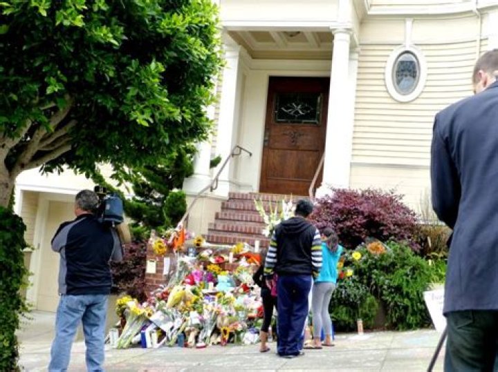 Robin Williams Funeral Scene The Crazy Ones YouTube