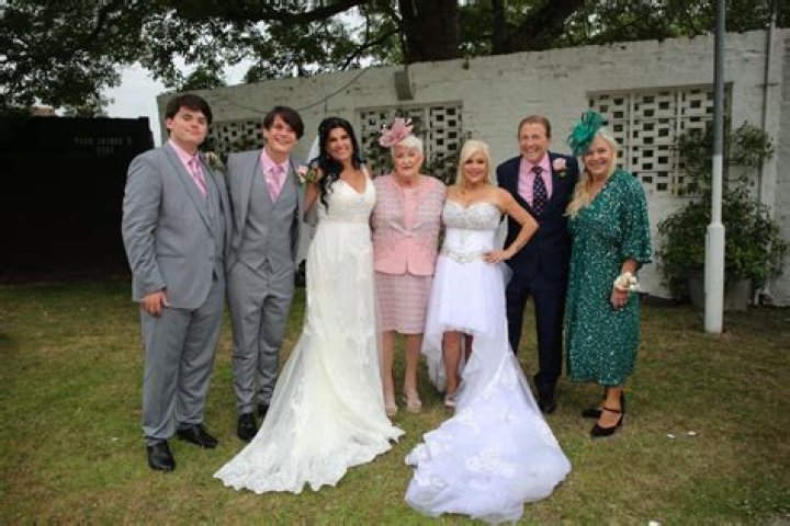 Samantha Fox marries tour manager in Eurovision themed wedding