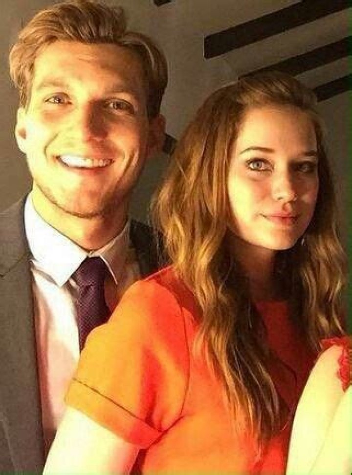 Scott Michael Foster and Elizabeth Lail Photos Photos Zimbio