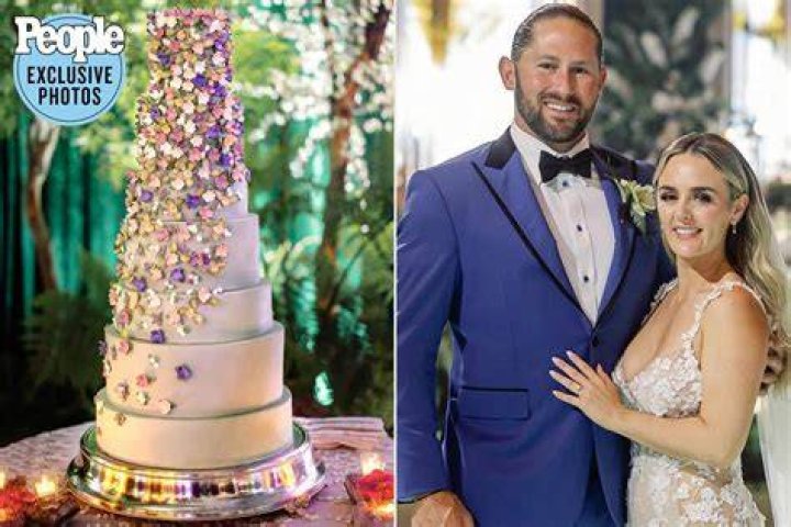 See Erica Bacardi's 7Tier Wedding Cake from Her Disney World Reception