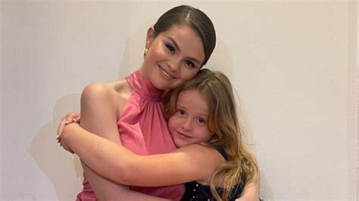 Selena Gomez, Gracie Elliot Teefey Sweet Sister Moments Photos