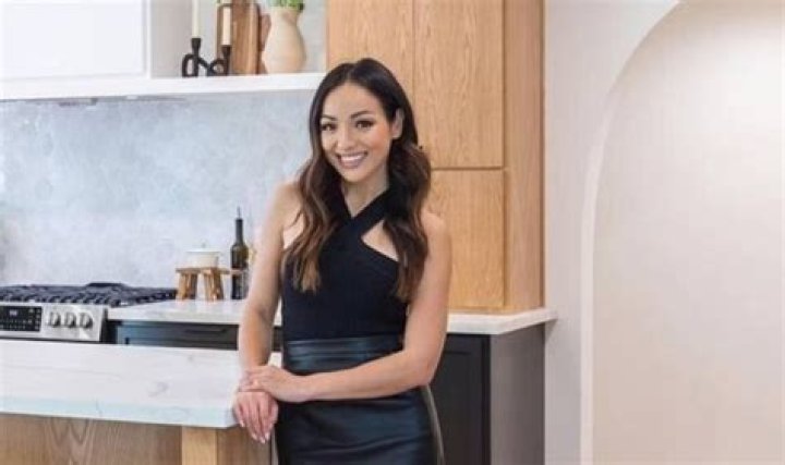 Selling The OC real estate agent Brandi Marshall