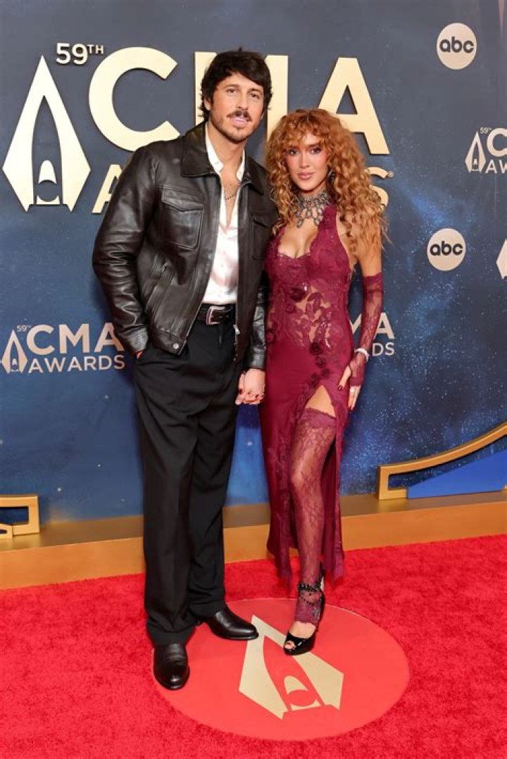 Singers Uch&eacute; and Laci Kaye Booth rep Houston on 'American Idol' premiere