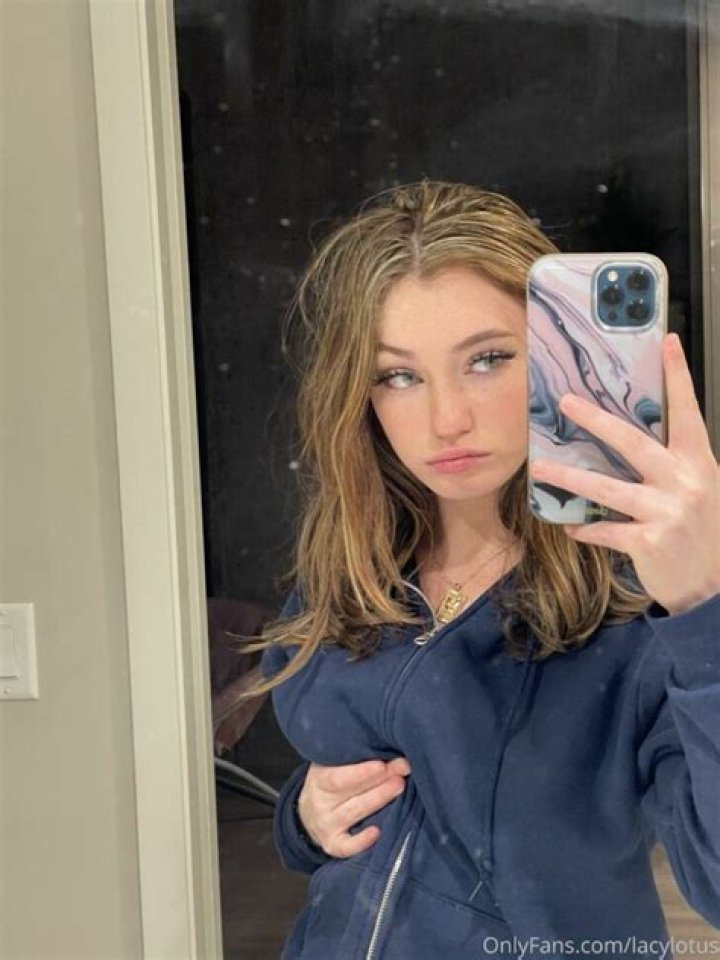 Skylar Rae Nude Mirror Selfies Onlyfans Video Leaked