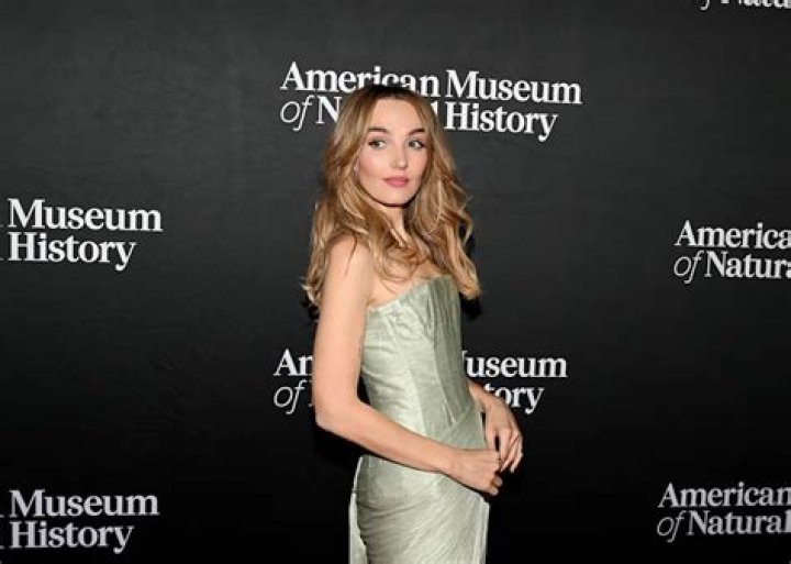 SNL star Chloe Fineman reveals plans to get married on Instagram Live