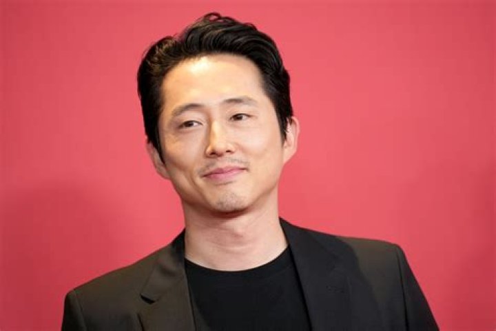 Steven Yeun = 5' 9" Crew Neck Sweater Outfit, Sweater Outfits, Casual