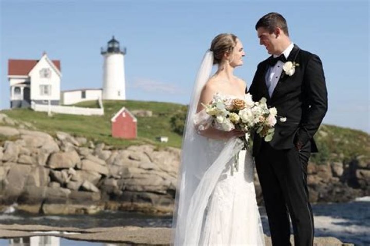 Stunning professional wedding photos of WGN&rsquo;s Erin McElroy and