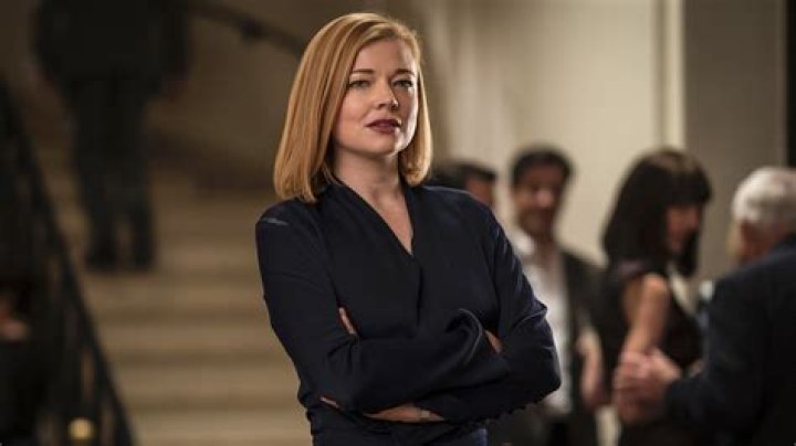 Succession Star Sarah Snook Is Pregnant, Debuts Baby Bump at Season 4