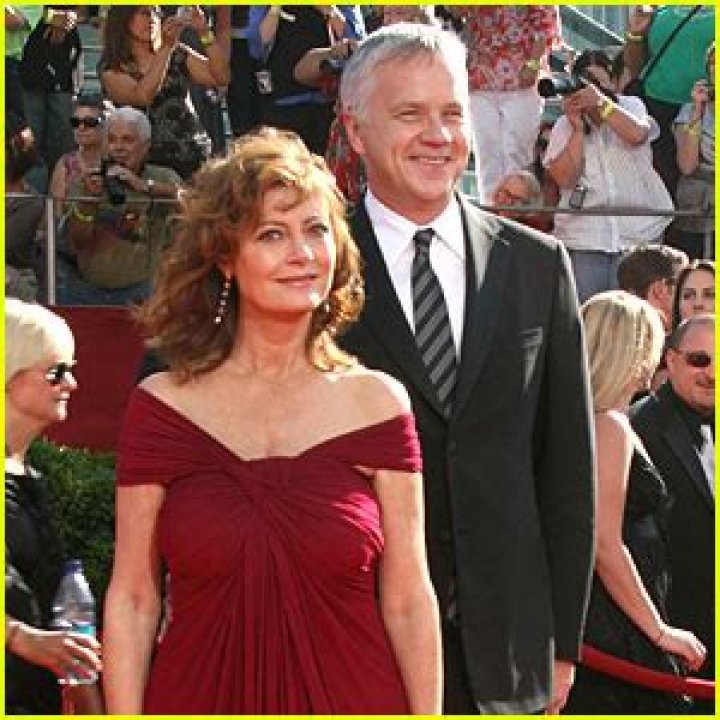 Susan Sarandon, Tim Robbins split; Simon Cowell leaving 'Idol,' brother