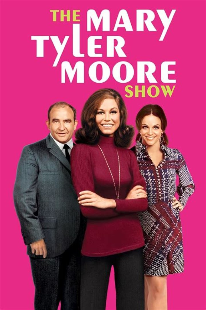 THE MARY TYLER MOORE SHOW, top from left: Ted Knight, Gavin MacLeod, Ed Asner; bottom: Betty White, Georgia Engel, Mary Tyler Moore, (Season 6), 1970-77.