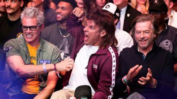 Theo Von Gets Up Close And Personal With UFC Ring Girl