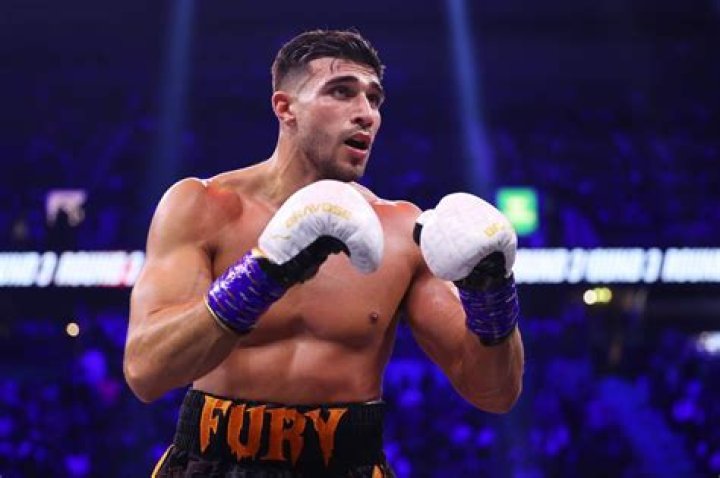 Tommy Fury Boxing Record, Net Worth, Age, Height, Mum, Instagram