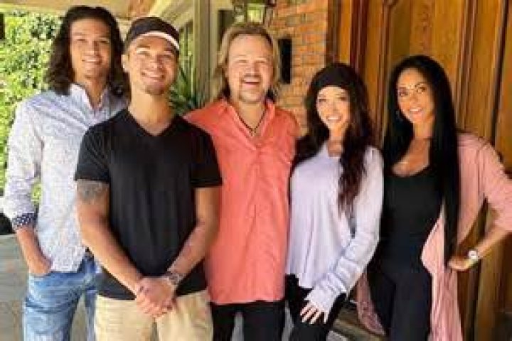 Travis Tritt Family, Spouse, Children, Dating, Net Worth, Nationality