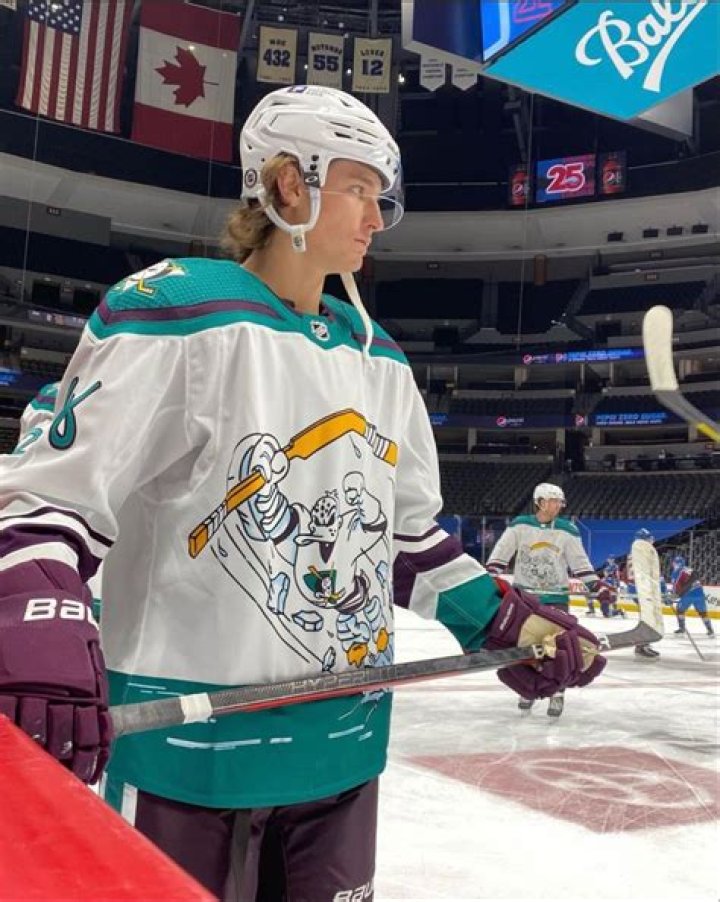 Trevor Zegras Hockey girlfriend, Usa hockey, Hot hockey players