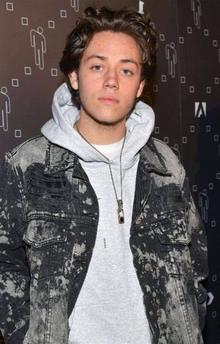 What is Ethan Cutkosky's Net Worth in 2022? Who is his girlfriend